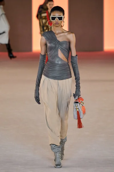 Look 17